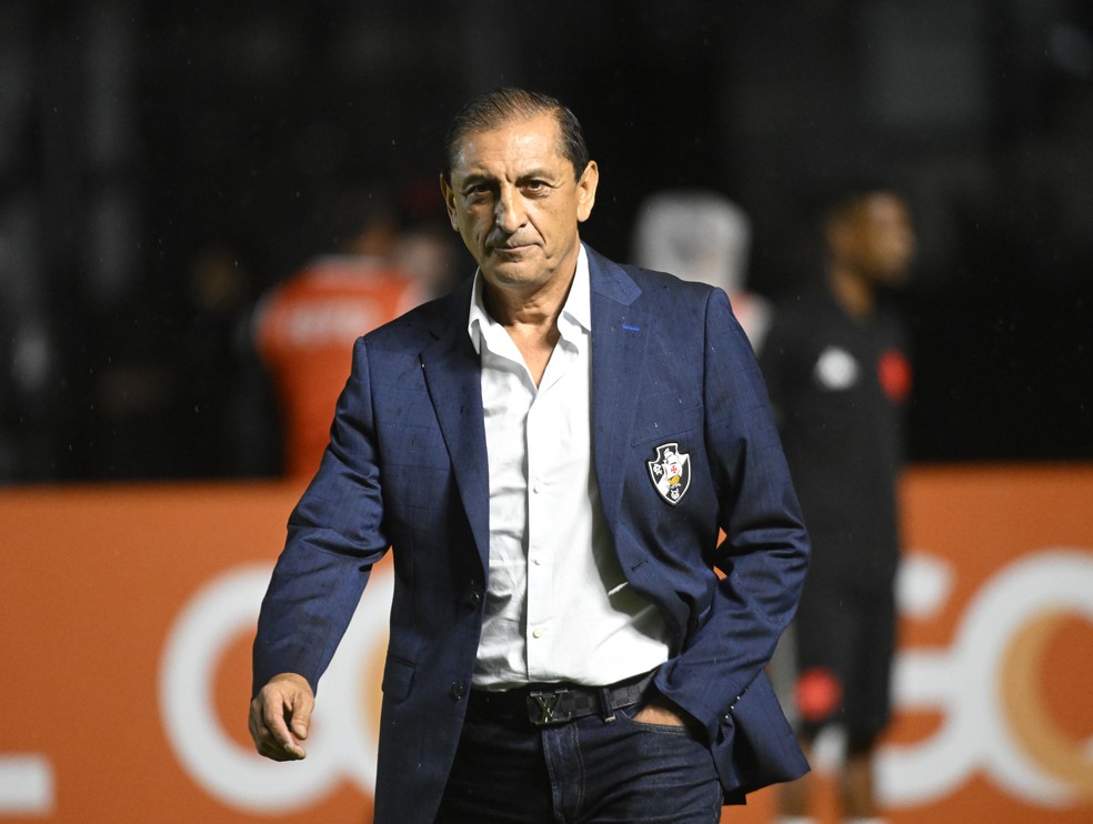 Ramón Díaz em Vasco x Corinthians — Foto: André Durão