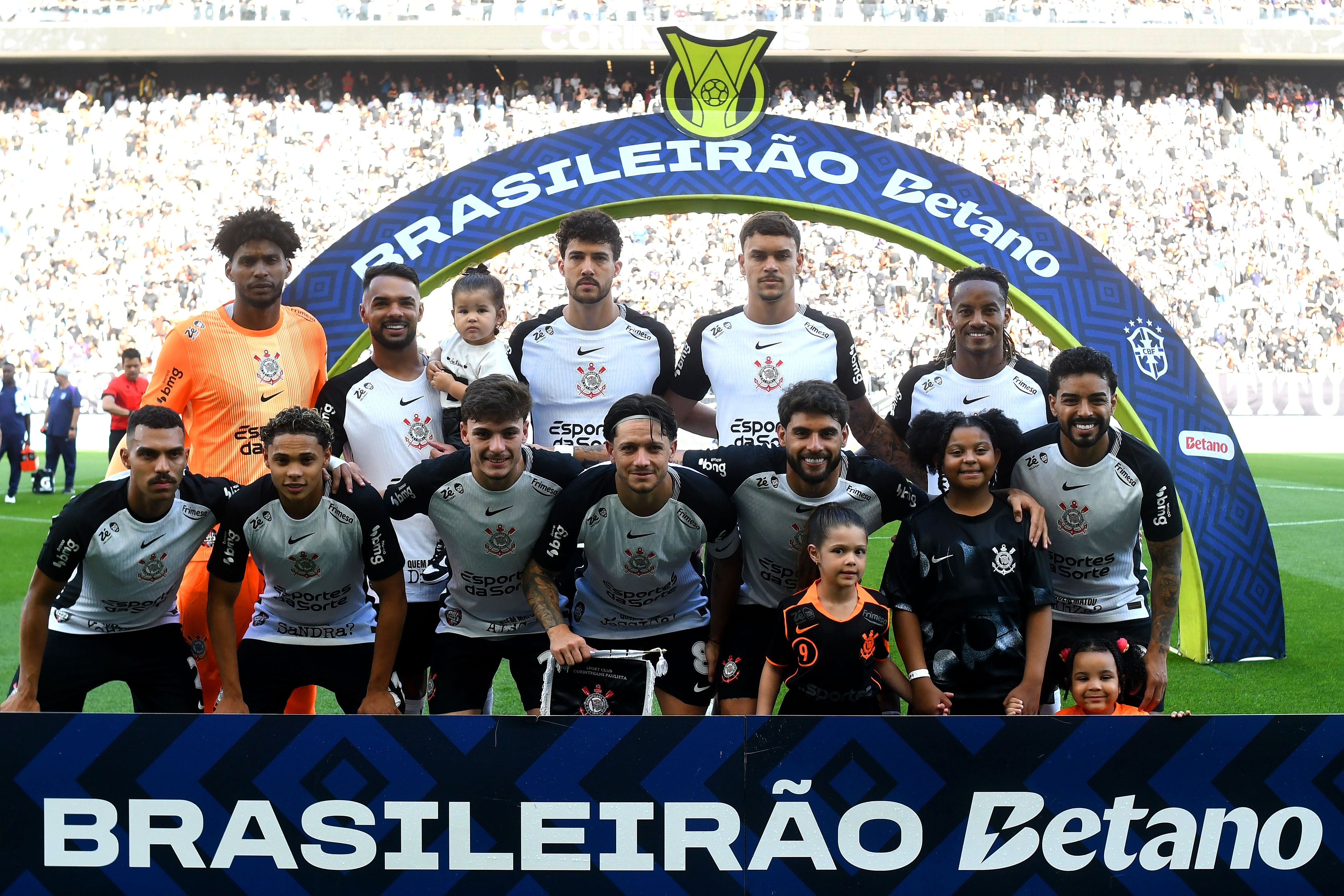 Corinthians empata, mas Raniele e Vitinho brilham e garantem ponto valioso na partida