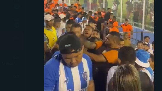 Vídeo mostra segurança agredindo torcedor em jogo do Paysandu na Curuzu; clube apura o caso