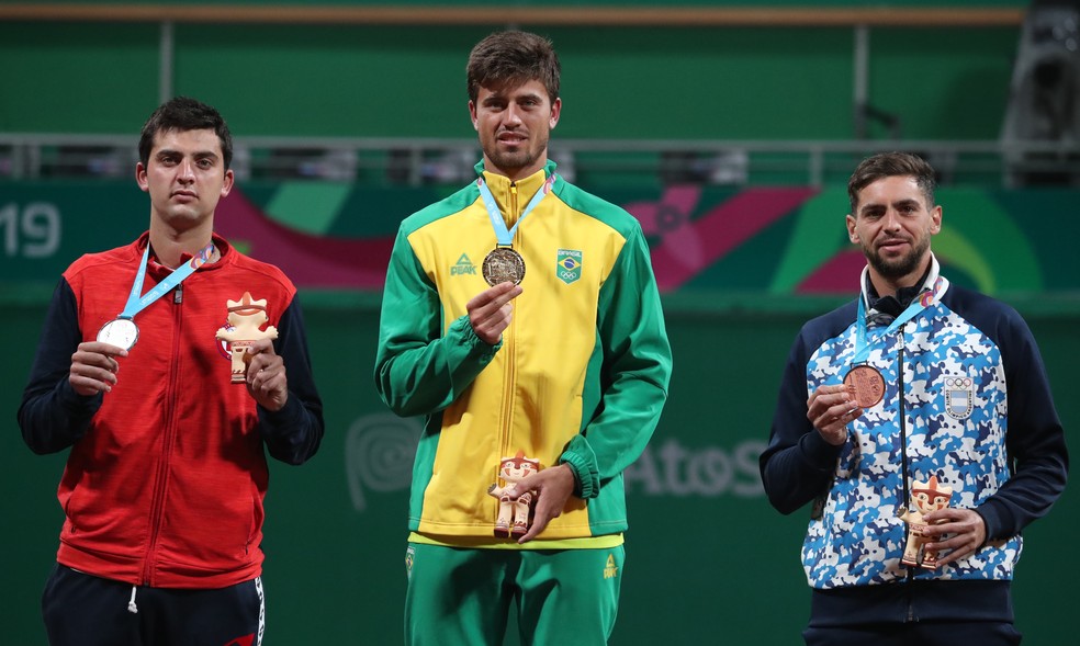 É ouro! João Menezes conquista o título do Pan, e Brasil volta a bater o  freguês Chile no tênis, jogos pan-americanos