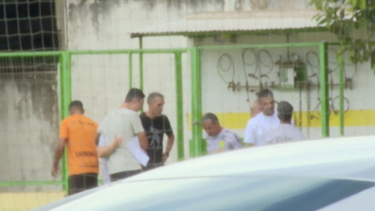 António Oliveira e comissão técnica deixam o Cuiabá rumo ao Corinthians.