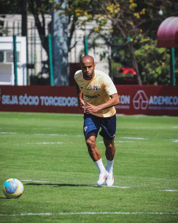 Lucas retorna e Zubeldía finaliza preparação do São Paulo para enfrentar Flamengo.
