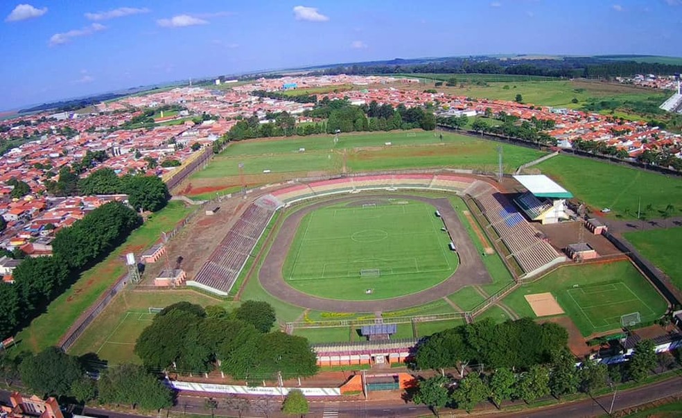 Sucesso nos anos 90, União São João retoma futebol profissional após sete  temporadas, futebol