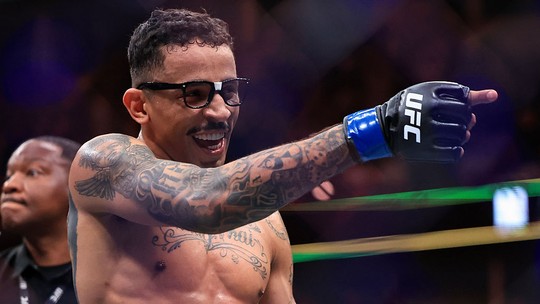 Carlos Prates disputa cinturão interino do UFC e provoca Makhachev