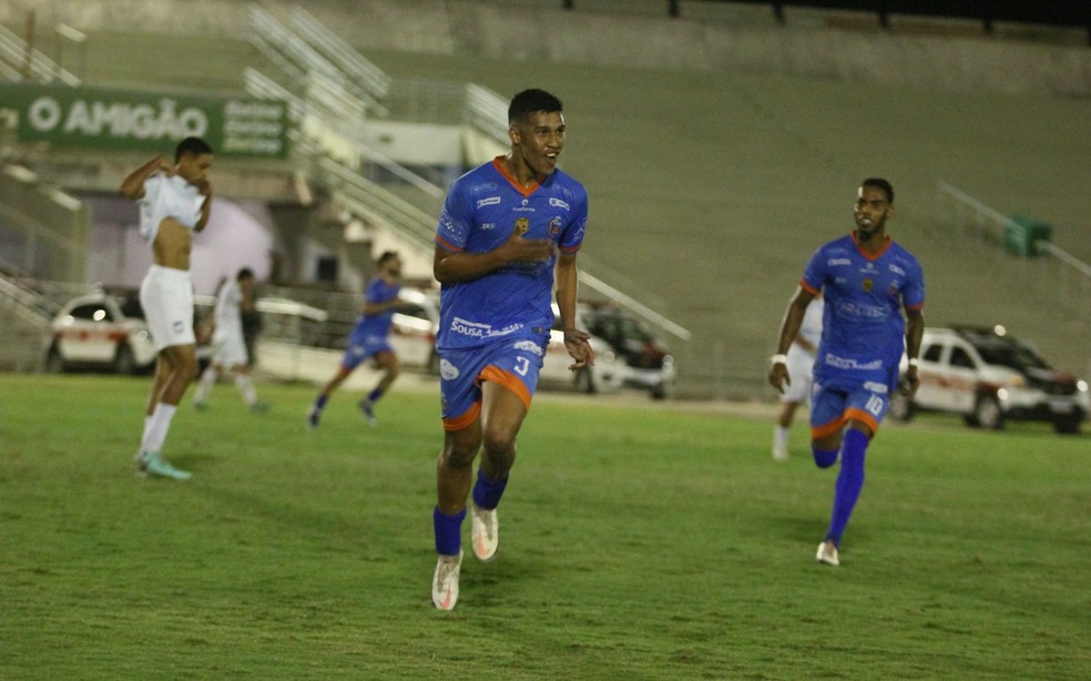 Serra Branca x Cruzeiro-PB, pelo Paraibano Sub-20 — Foto: Sérgio Xavier