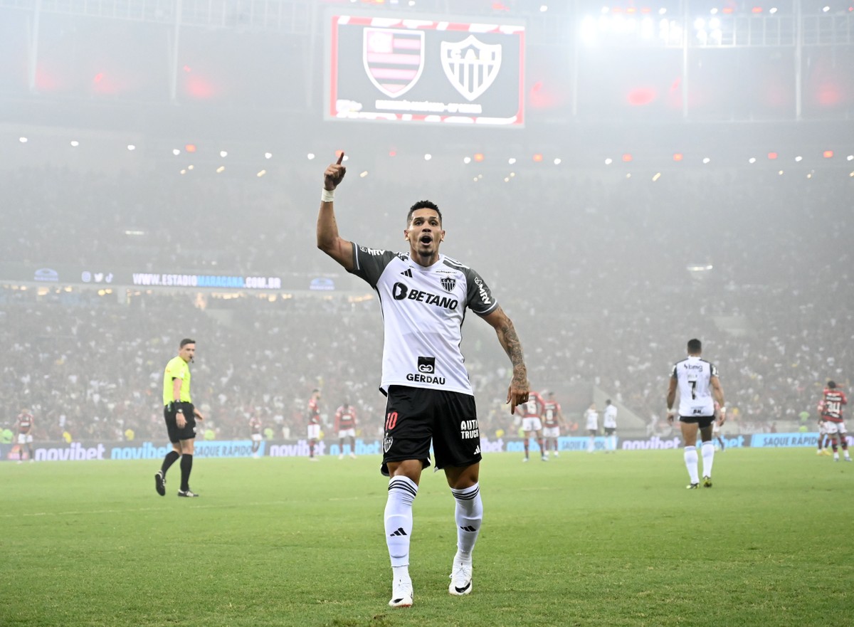 Galo desbanca o Flamengo e mostra ser mais time na caçada ao Palmeiras