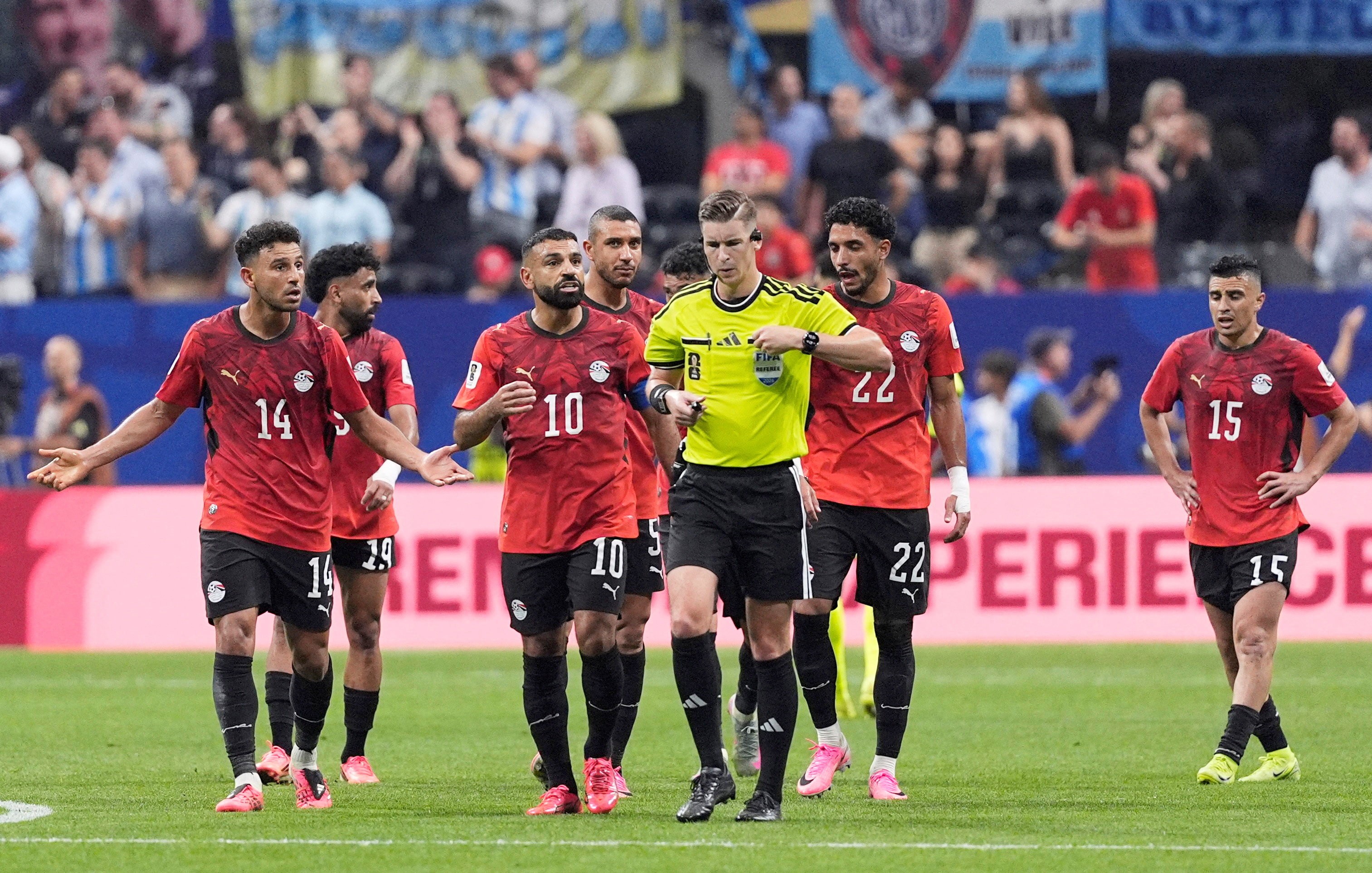 Veja os lances de arbitragem que revoltaram o Egito na derrota para Argentina
