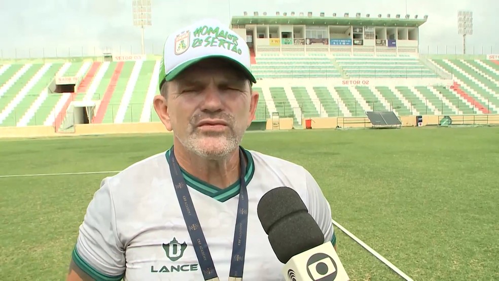Paulo Schardong, t�cnico do Sousa � Foto: Reprodu��o/Globo Minas