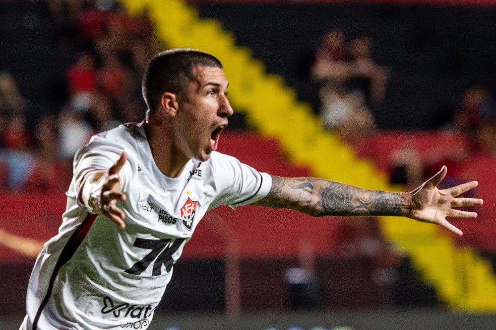 Cantalapiedra comemora gol do Vitória contra o Sport — Foto: Rafael Vieria/Agif