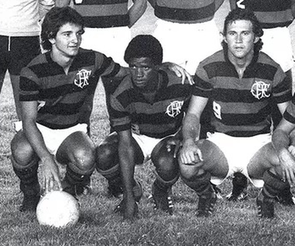 Adílio entre Tita e Kalu no Flamengo em 1977 — Foto: Arquivo / Ag. O Globo