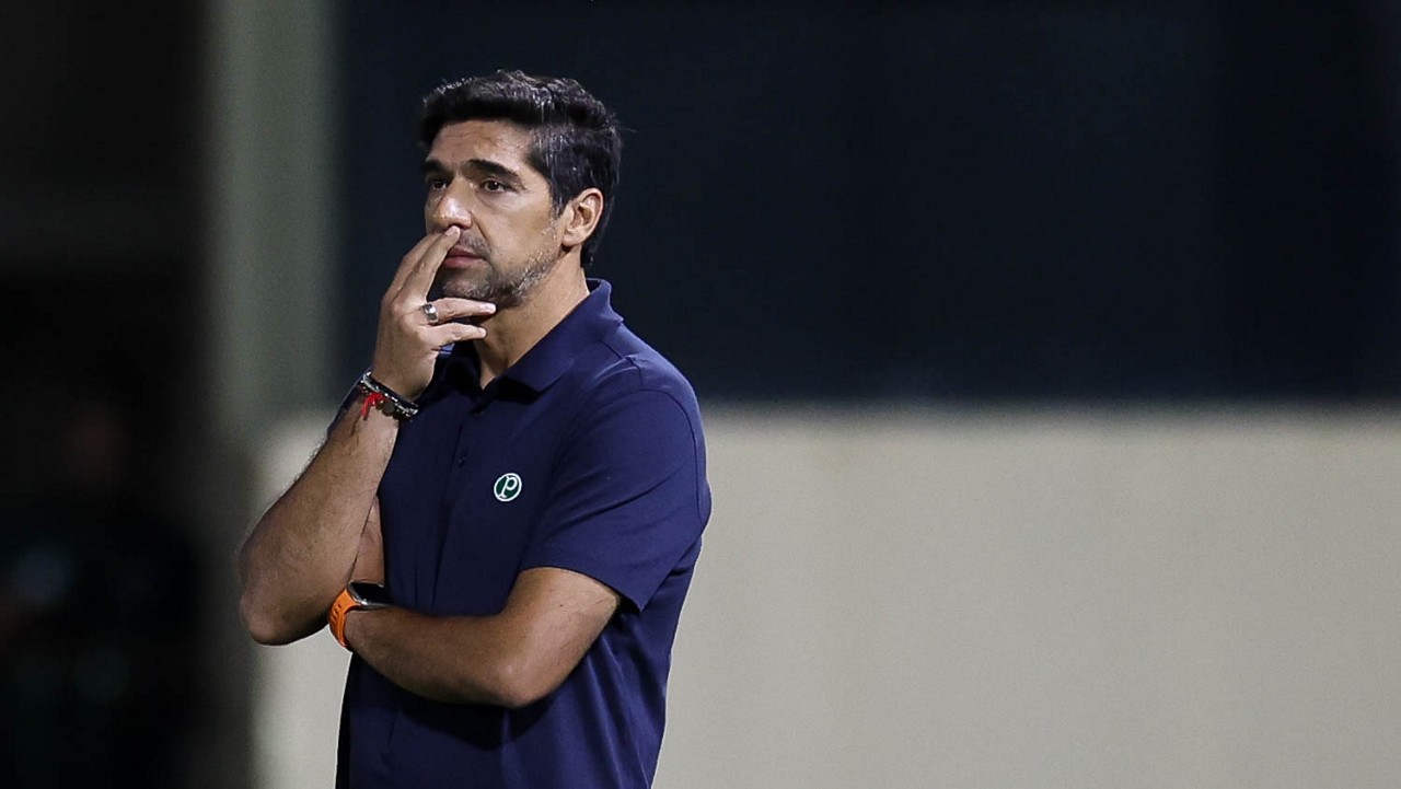 Abel elogia esforço do Palmeiras e cutuca sobre final da Libertadores: "Está lá por mérito, sem asterisco"
