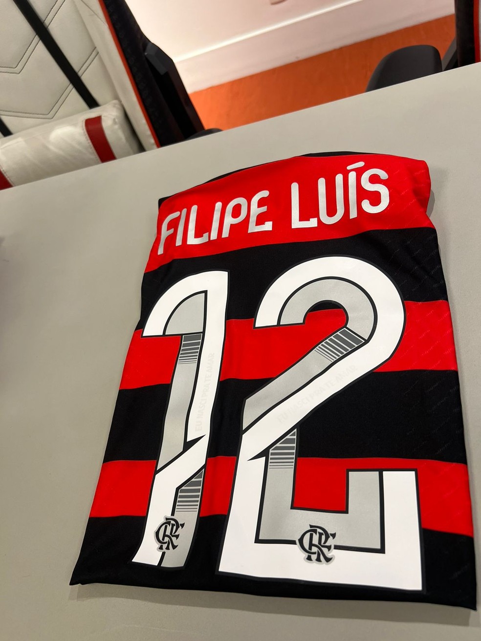 Camisa de Filipe Luís no Flamengo — Foto: ge