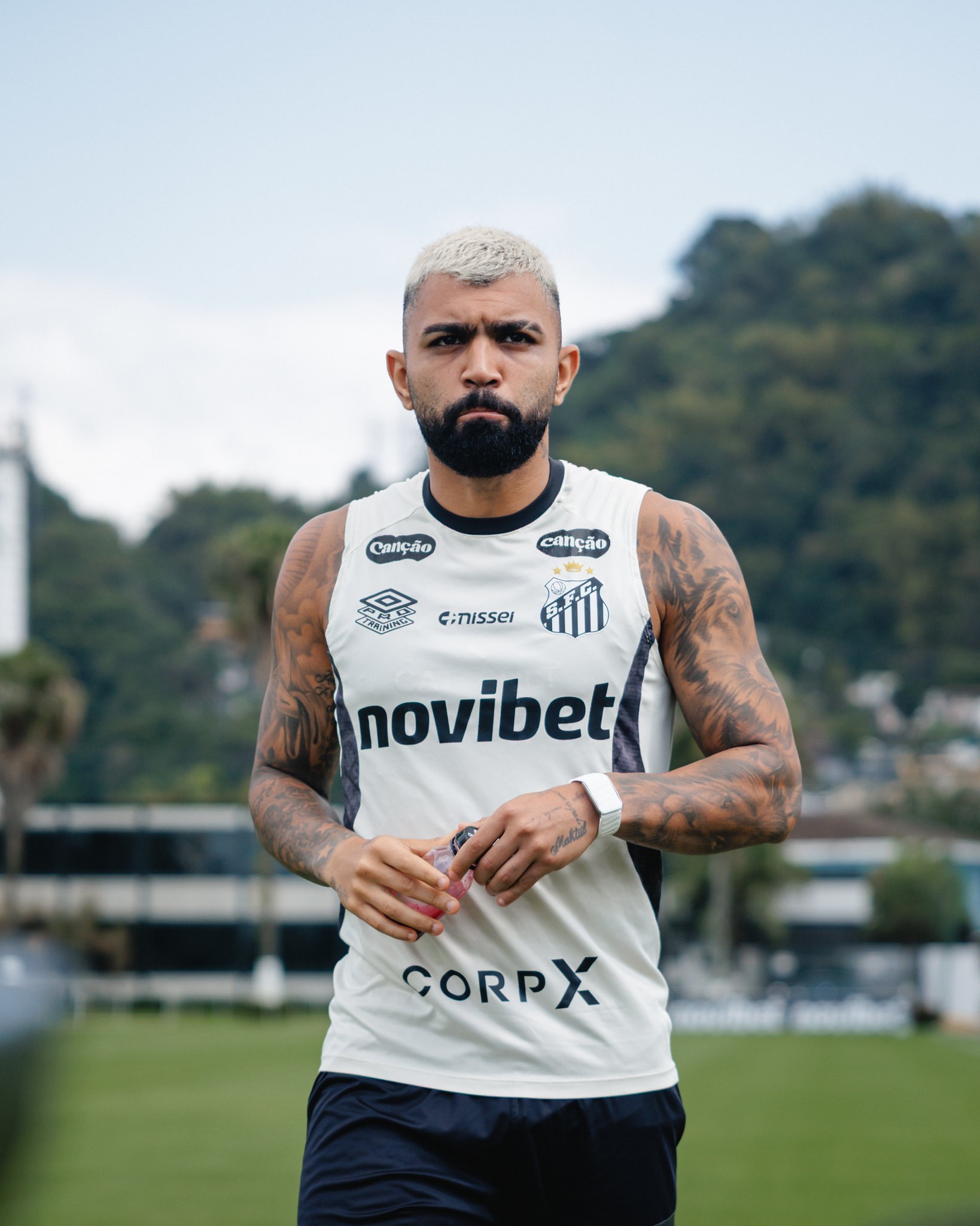 Gabigol se desculpa com a torcida do Santos e explica declarações polêmicas