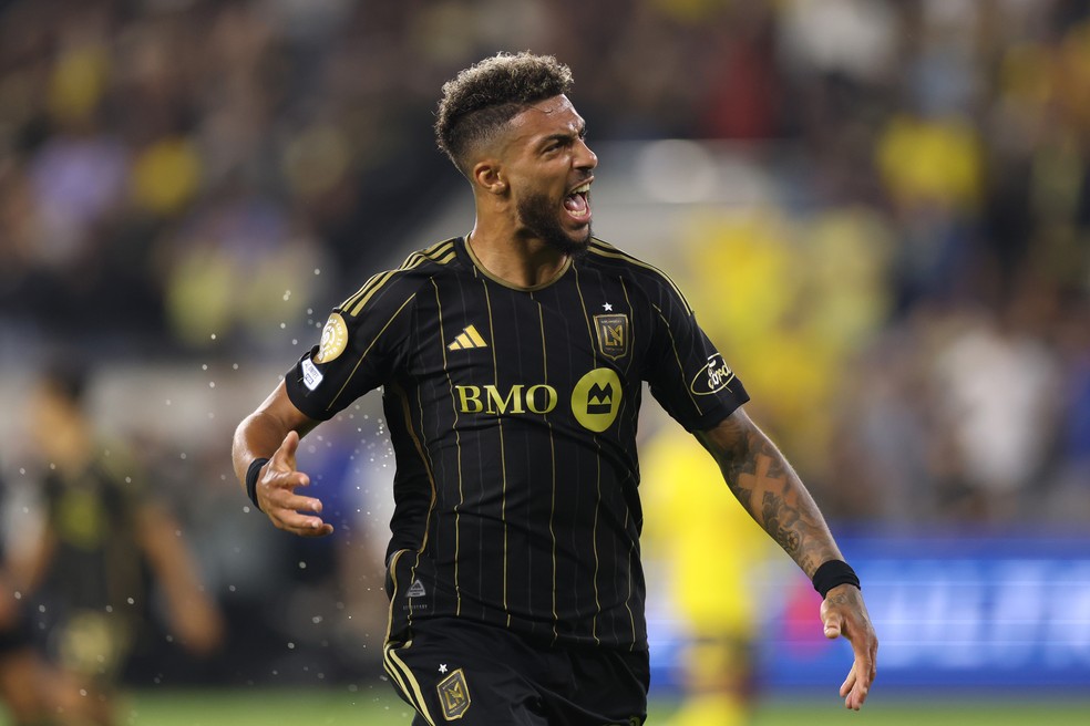 Denis Bouanga, o artilheiro que pode vestir as cores do Fluminense