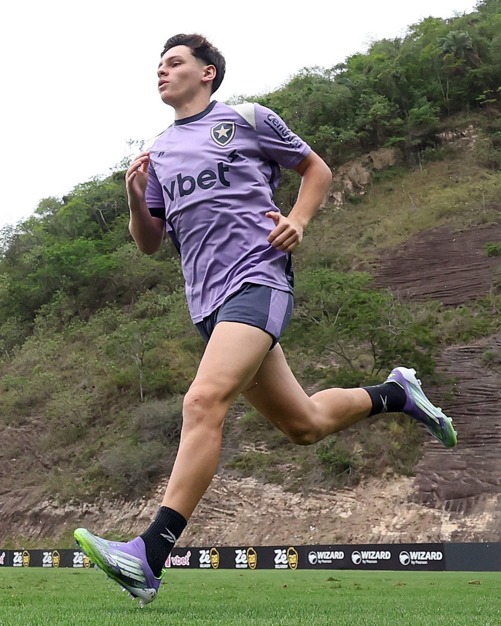 Montoro em treino no Botafogo — Foto: Vítor Silva/ BFR