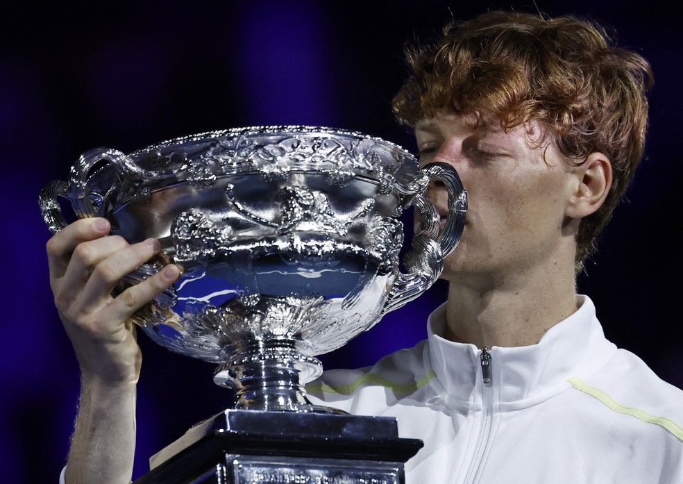 Jannik Sinner vence Zverev e é bicampeão do Australian Open — Foto: REUTERS/Tingshu Wang
