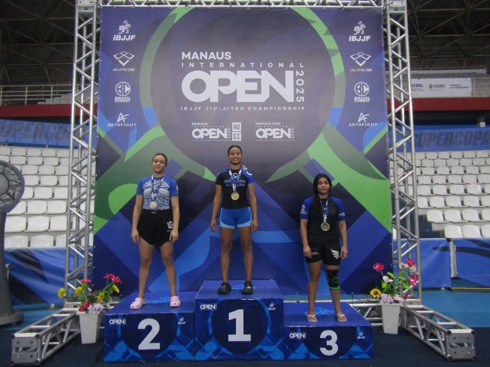 Vitória Isabelli conquistou o ouro na categoria juvenil pesado, faixa azul sem quimono. — Foto: Reprodução/Redes Sociais