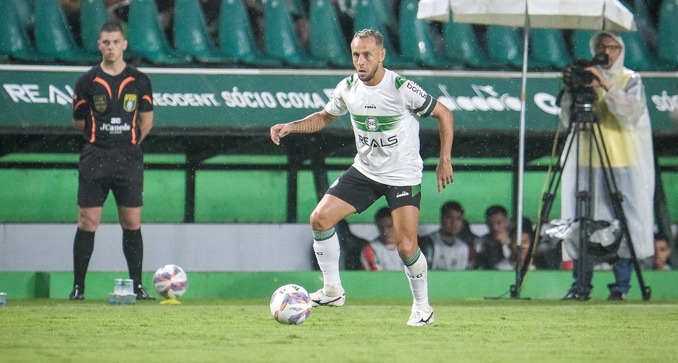 Rafinha, lateral-direito do Coritiba — Foto: JP Pacheco/Coritiba
