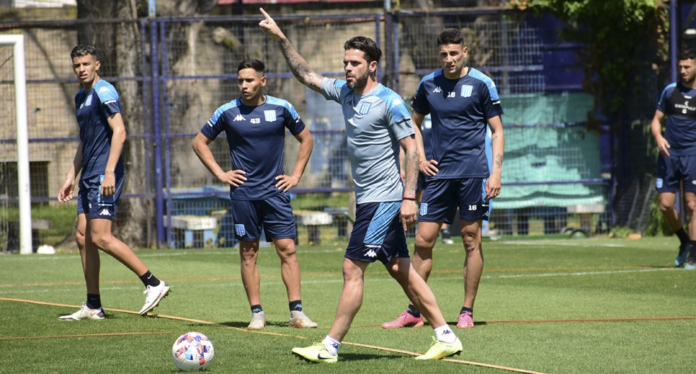Fernando Gago chegou ao Racing com mais cinco profissionais — Foto: Divulgação/Racing