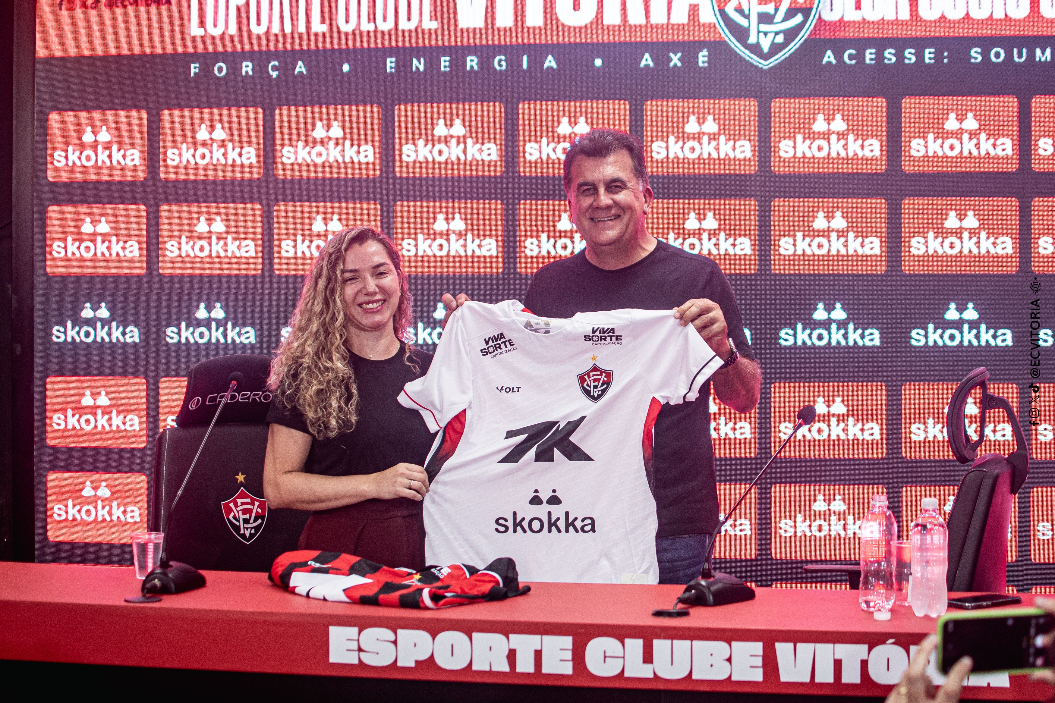 Vitória anuncia novo patrocínio de site de acompanhantes | Ge