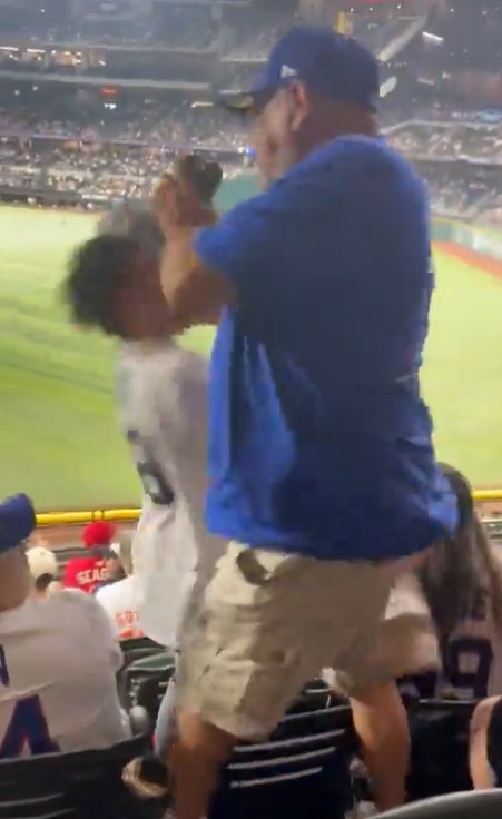 Torcedores protagonizam briga em jogo de Yankees e Rangers; vídeo