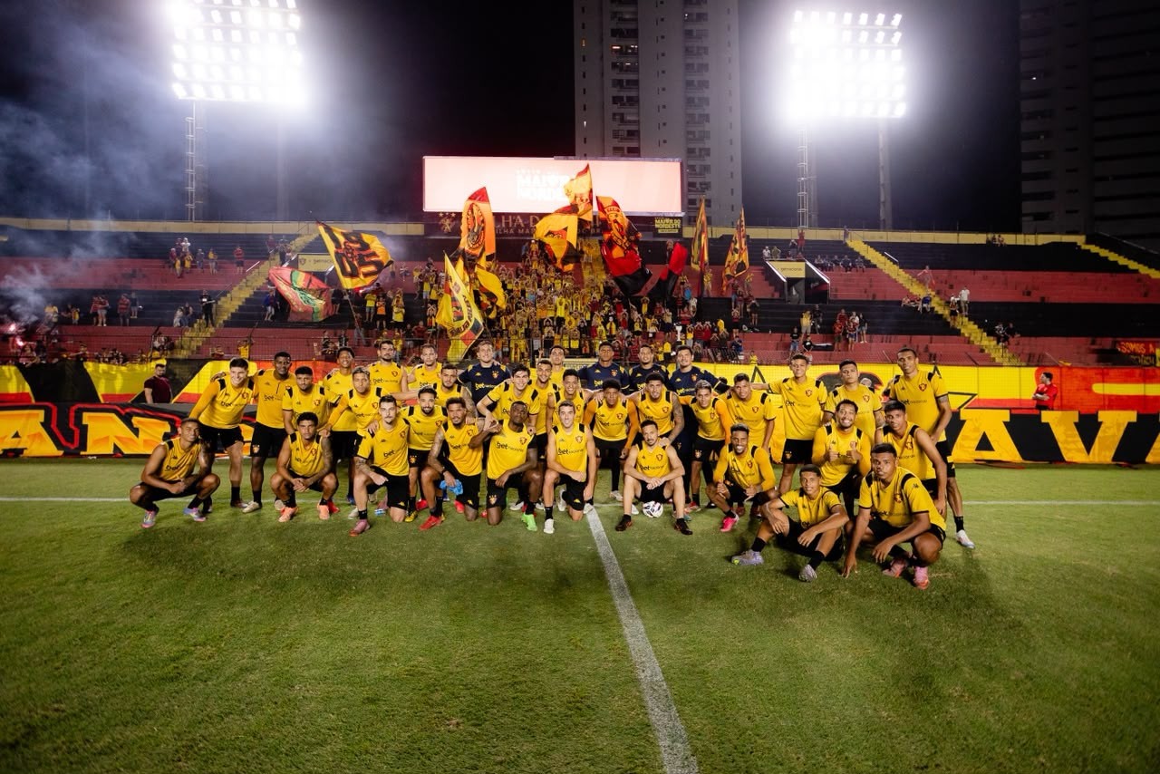 Diretoria e jogadores do Sport agradecem apoio da torcida em treino