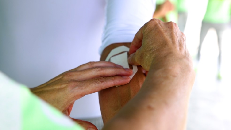 Adesivo colocado nos atletas para medir perda de eletrólitos — Foto: Palmeiras / Divulgação