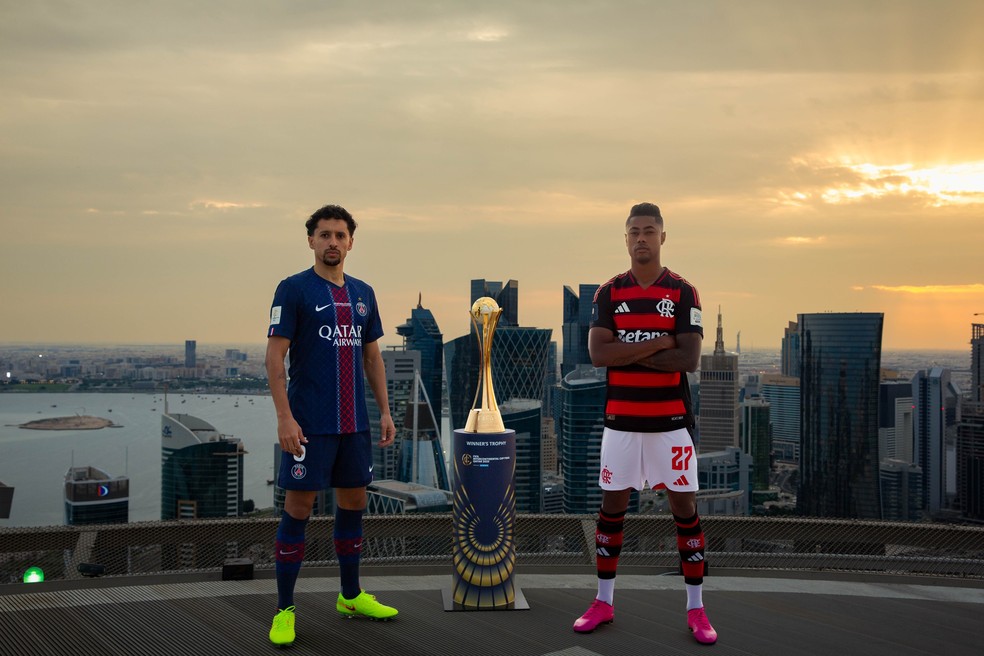 Marquinhos e Bruno Henrique na foto de divulgação da final PSG x Flamengo — Foto: SERHAT AKIN / FIFA