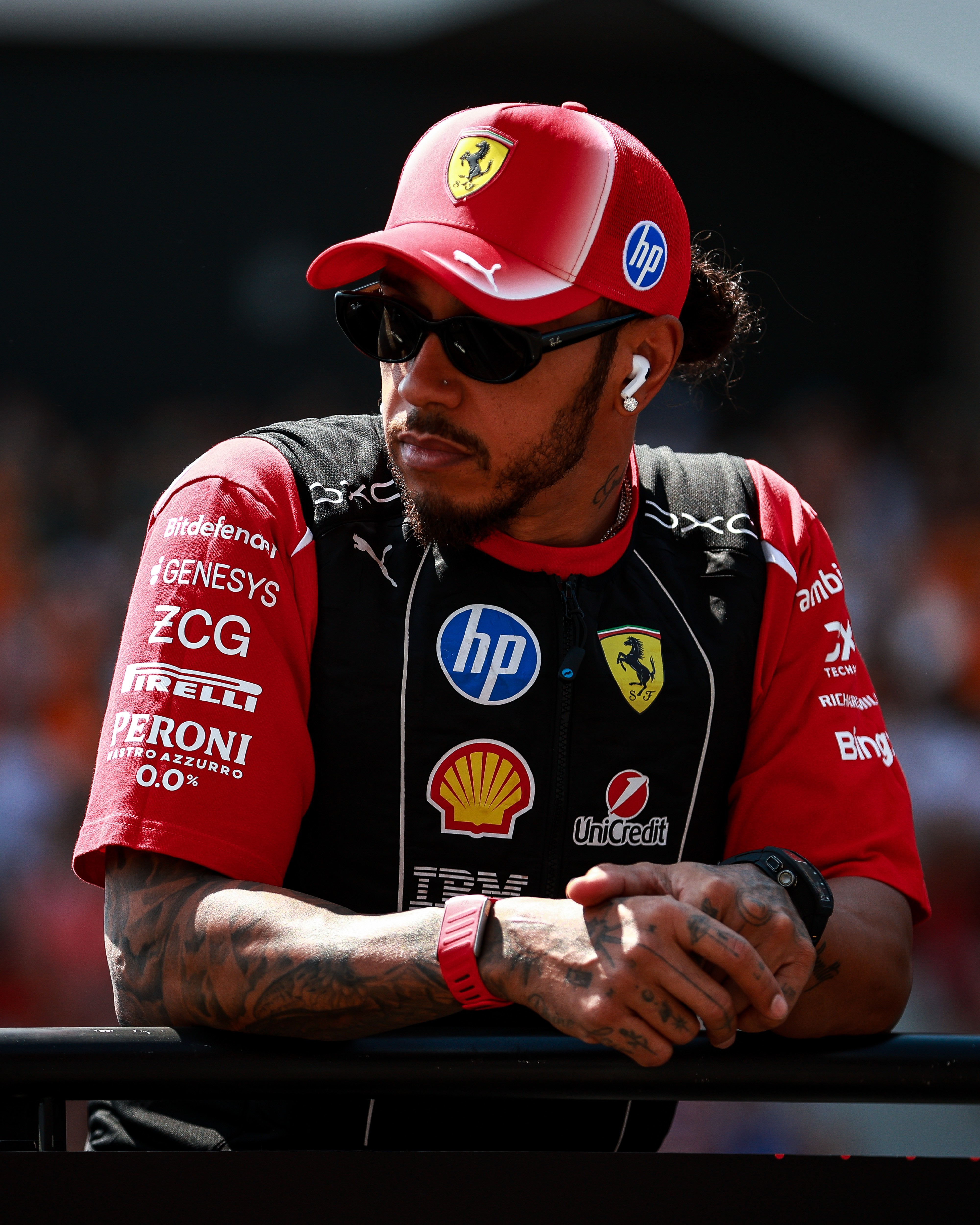 Hamilton lamenta: "Sempre que dou oportunidade, me punem"