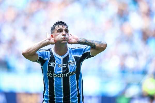 Dominância ofensiva de Cristaldo destaca-se em vitória crucial do Grêmio.