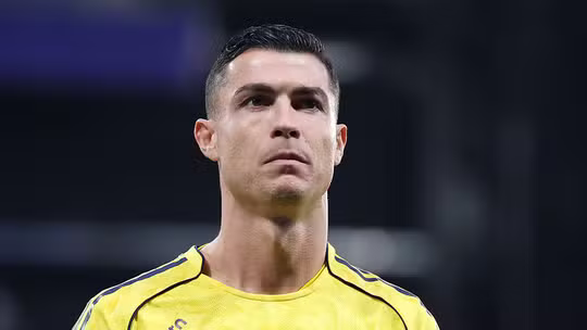 Cristiano Ronaldo se recusa a jogar pelo Al-Nassr por discordância com a gestão do PIF