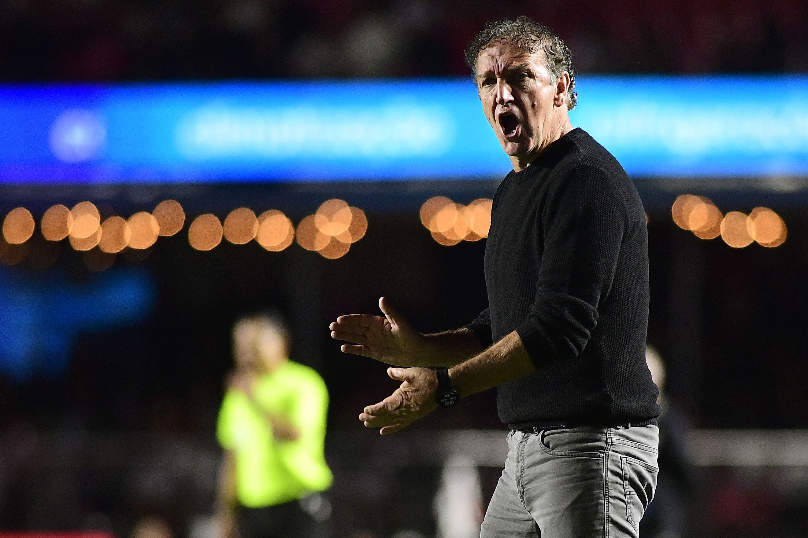 Cuca admite que Santos foi surpreendido em clássico, exalta boa fase e mira título do returno