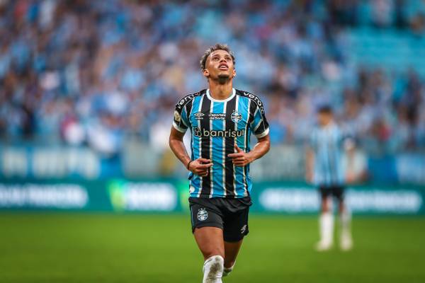 Sem nova proposta, empresário de Bitello garante foco no Grêmio: Relação em harmonia