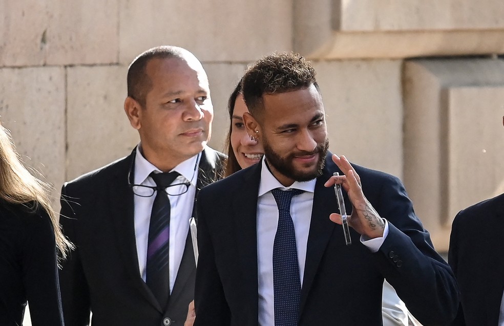 Pai de Neymar nega ajuda em fiança de Daniel Alves — Foto: Josep Lago/AFP