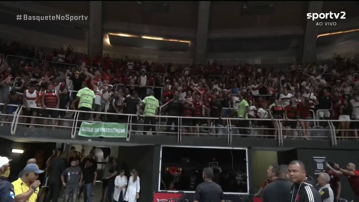 Flamengo supera Vasco em confronto tumultuado no Super 8.