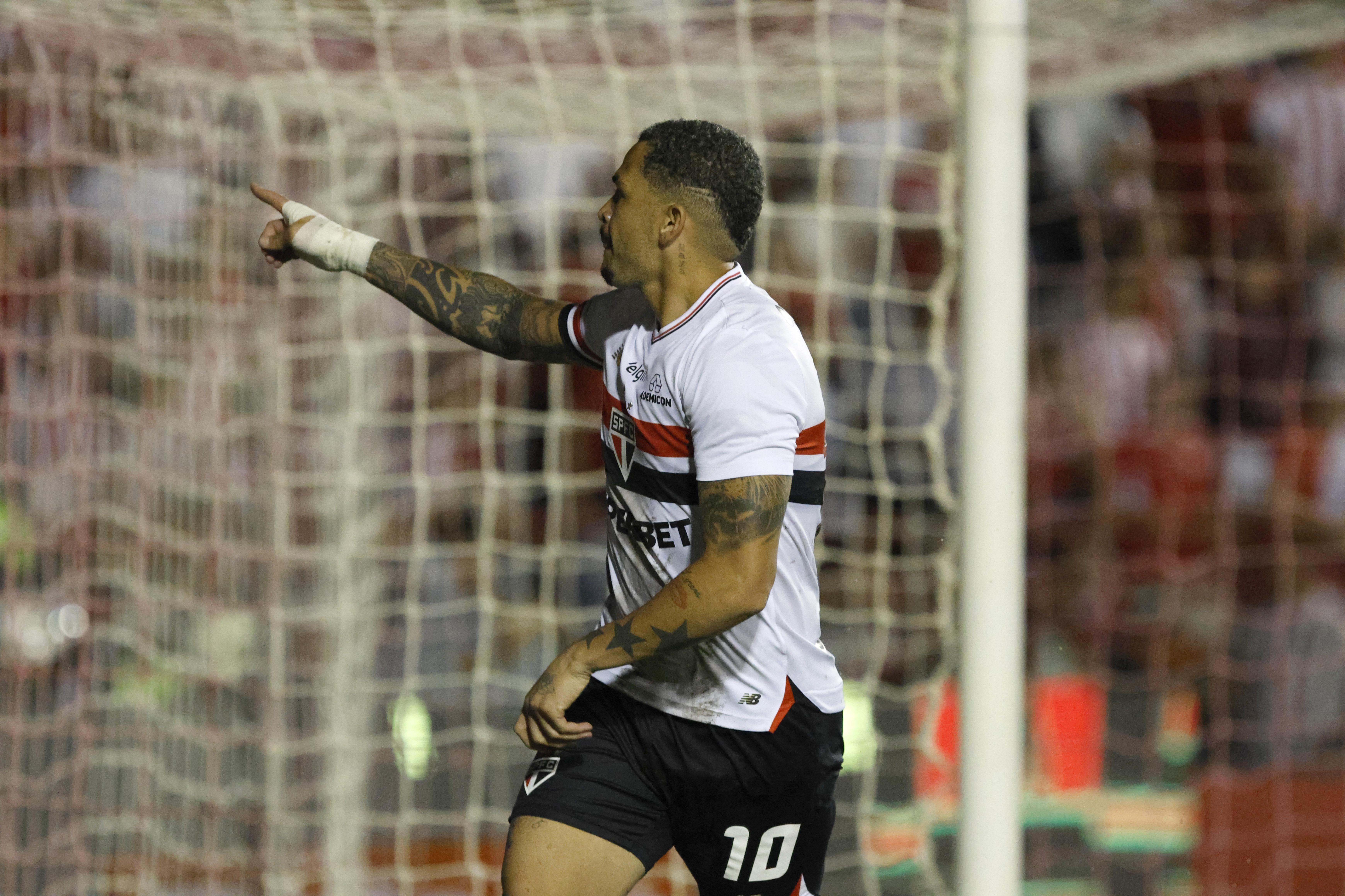 Luciano se destaca no São Paulo e ganha protagonismo em fase decisiva