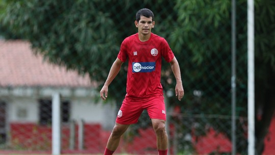 Brusque contrata novo volante, de Rondônia, para sequência na Série B - Foto: (Marlon Costa/Pernambuco Press)