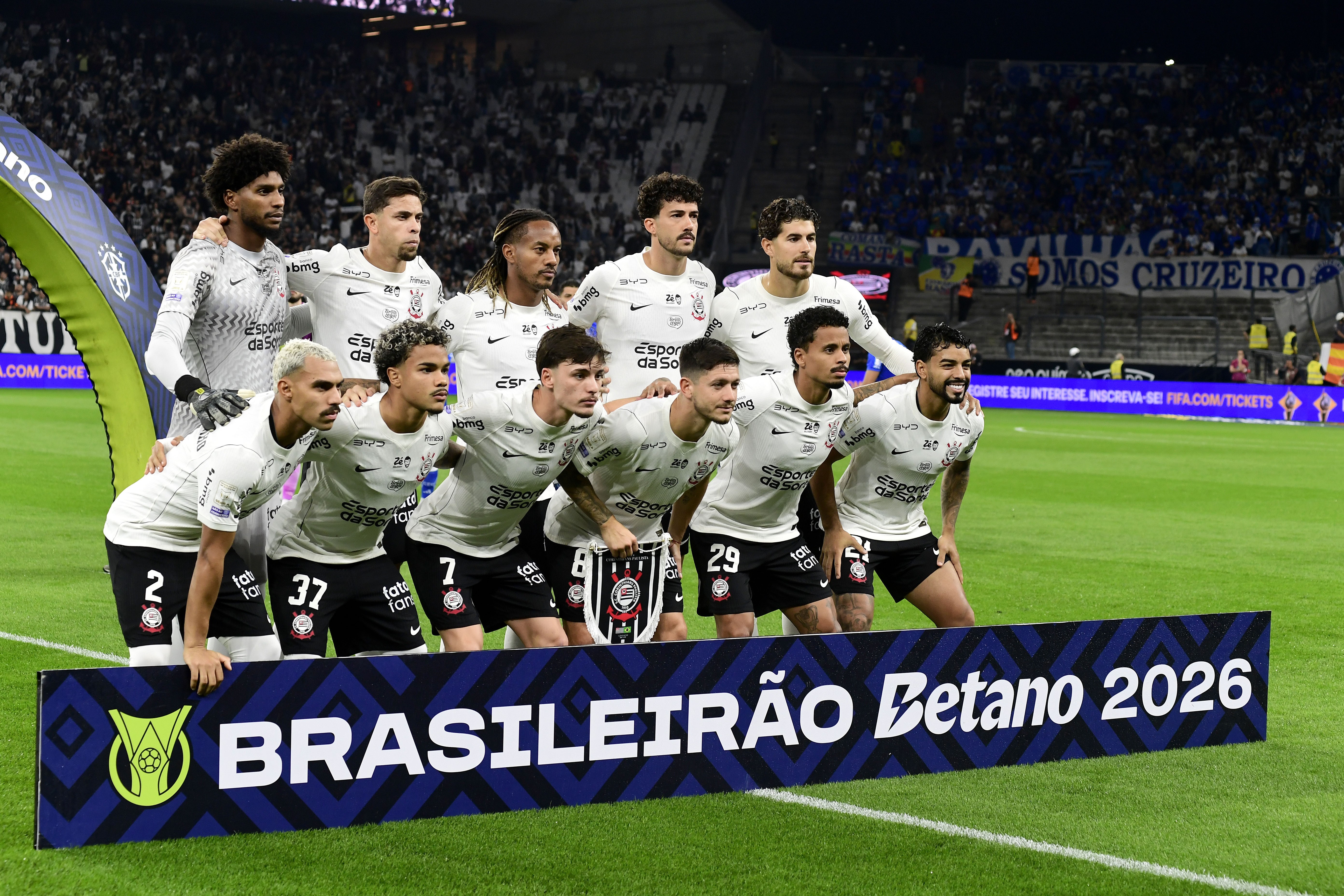 Corinthians Em Campo: Gustavo Henrique Brilha com Voleio, Mas Equipe Supporta Derrota