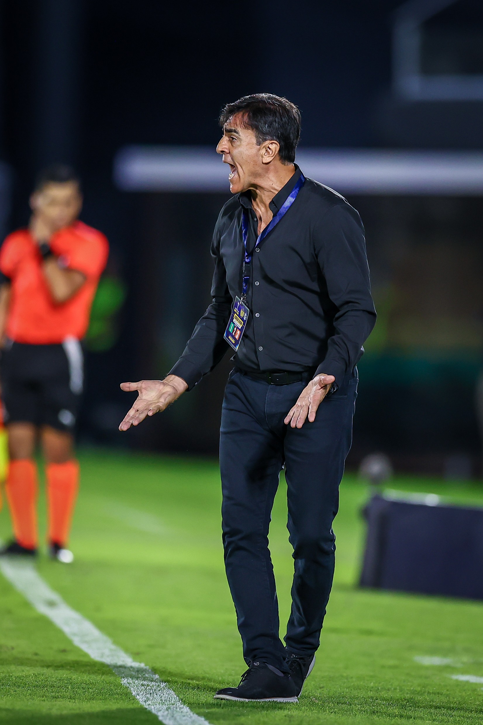 Grêmio conta com banco para garantir vitória suada em partida decisiva.