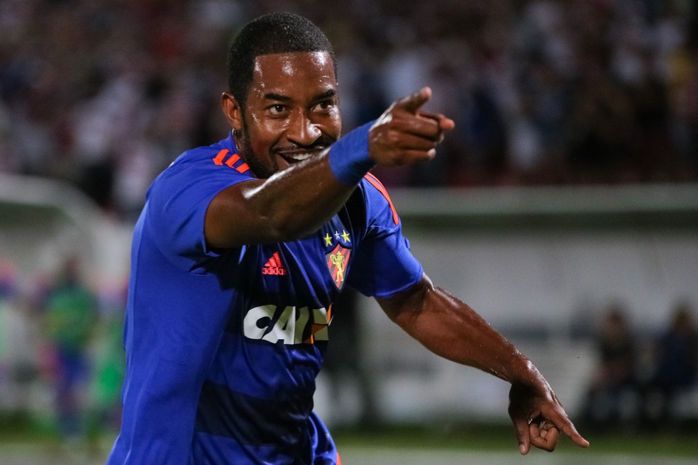 Cria da base do Palmeiras, Edmilson jogou pelo Sport em 2016 — Foto: Fabiano Mesquita/Framephoto/Estadão Conteúdo