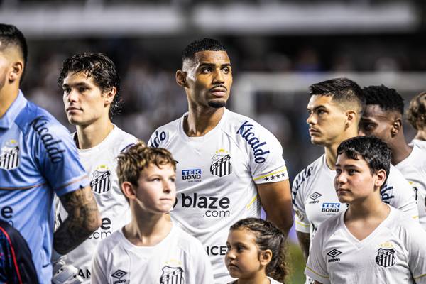 Joaquim desperta o interesse do Flamengo; Santos diz que conta com o jogador para a temporada