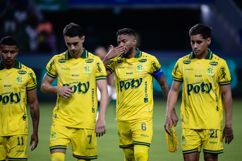 Leão na zona de rebaixamento — Mirassol em campo
