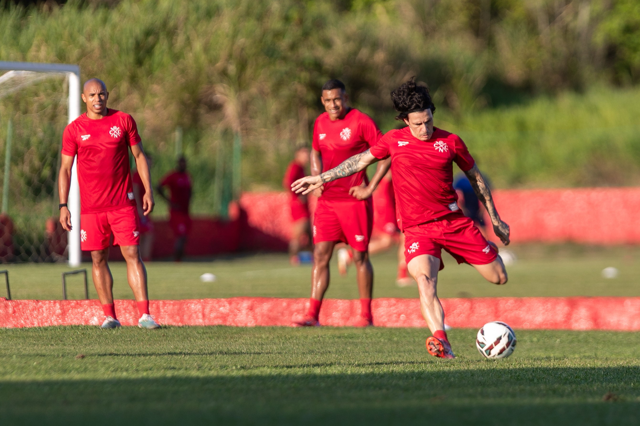 Jogadores do Náutico durante treino nos Aflitos