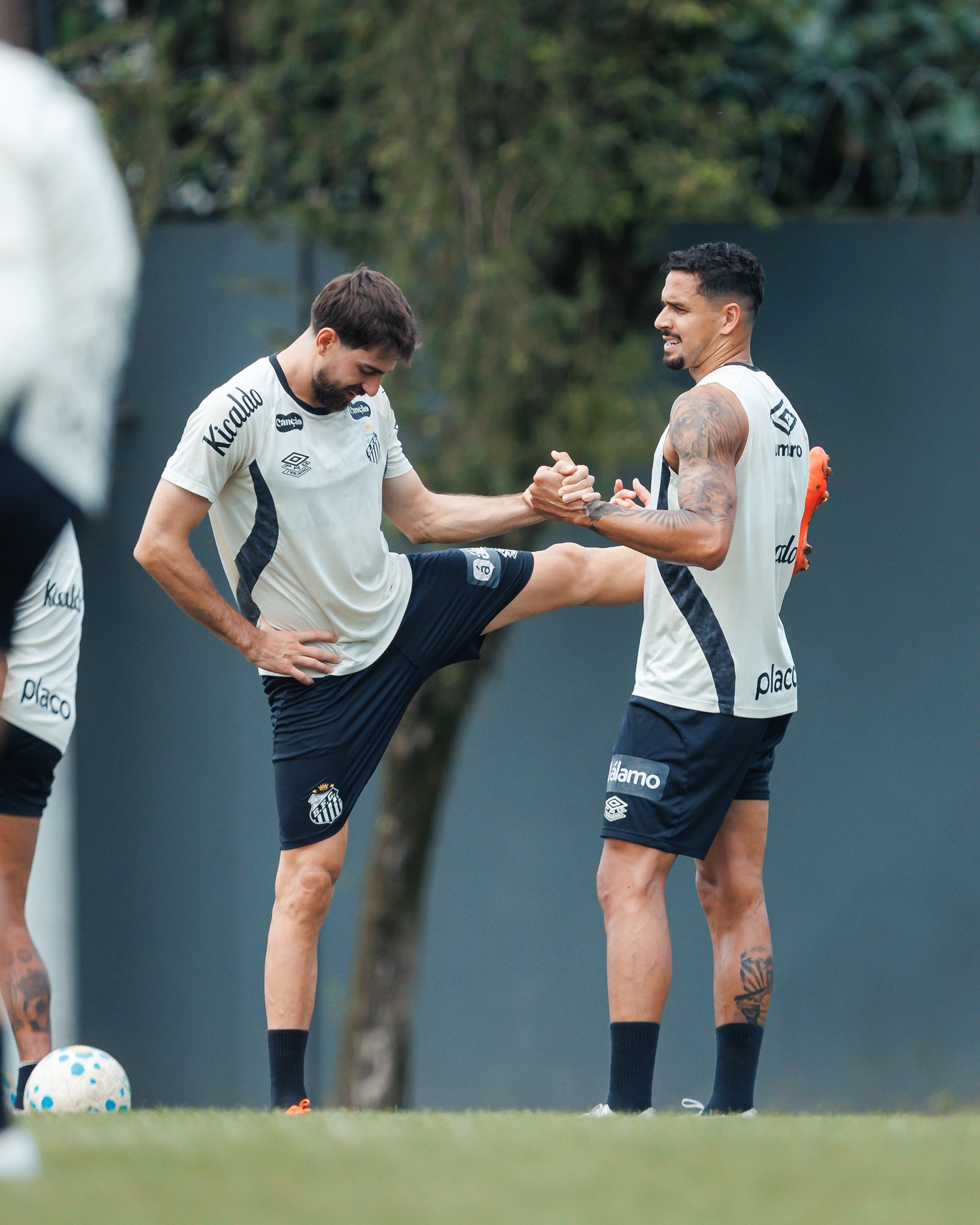 Santos ajusta zaga com Luan Peres para enfrentar o Fluminense