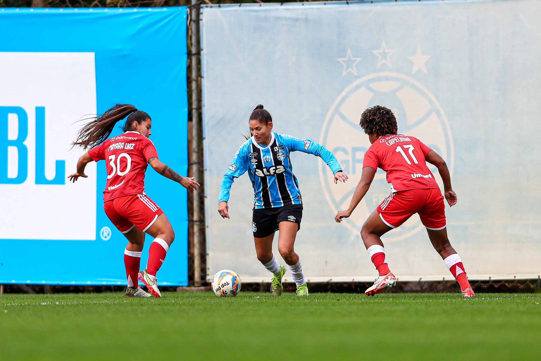 Grêmio domina clássico e vence Inter no Gauchão Feminino