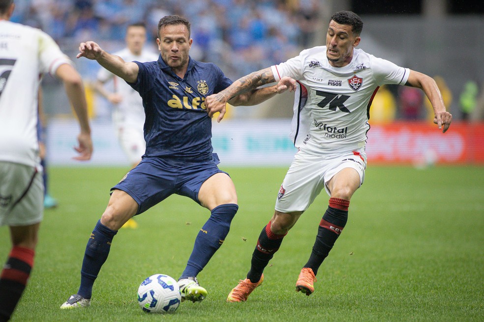 GRÊMIO SOB PRESSÃO?! Confronto na Arena vira teste físico e tático contra Vitória em alta