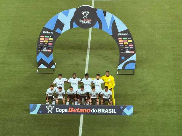 Apresentações do Corinthians: Destaque de Carlos Miguel e Gols de Bidon e Cacá.