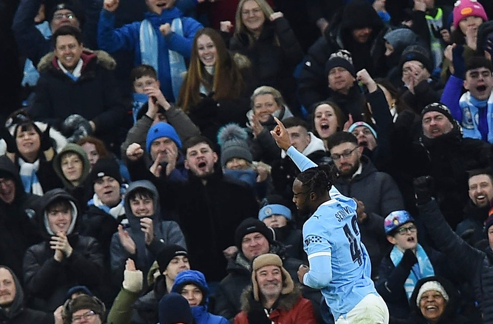Semenyo estreia e comemora pelo Manchester City
