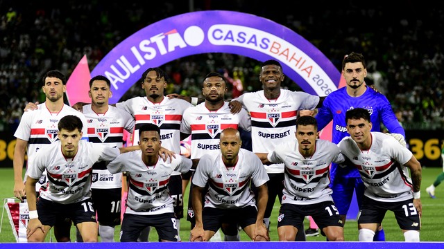Jogadores do São Paulo posam antes de semifinal do Campeonato Paulista contra o Palmeiras