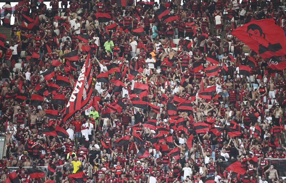 Torcida do Flamengo contra o São Paulo — Foto: André Durão / ge